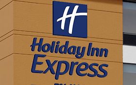 Holiday Inn Express & Suites Southfield - Detroit
